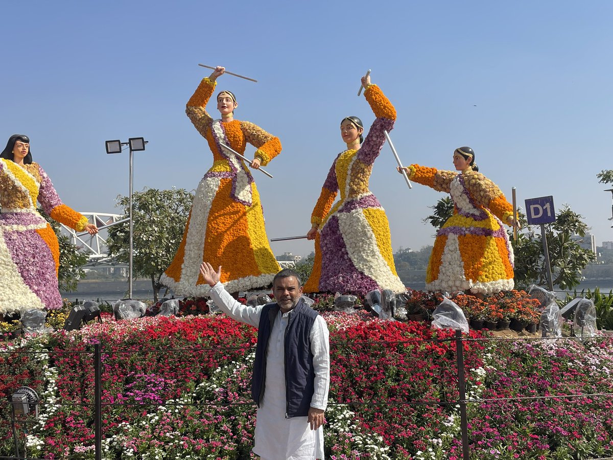 VimalUpadhyay's tweet photo. સાબ��મતી રિવરફ્રન્ટ ખાતે 'અમદાવાદ ઇન્ટરનેશનલ ફ્લાવર શૉ - 2025 નો શુભારંભ ગુજરાત રાજ્યના મુખ્યમંત્રી શ્રી ભુપેન્દ્રભાઈ પટેલના વરદ હસ્તે થયો..
ફ્લાવર શૉ ના વિવિધ આકર્ષણો નિહાળવાનો અનુભવ ખૂબ અવિસ્મરણીય રહ્યો.
🌺🌸અહીં 10 લાખથી વધુ ફૂલો અને 30 થી વધુ સ્કલ્પચર્સ મુકવામાં આવ્યા છે. https://t.co/w6TiIAU9sw