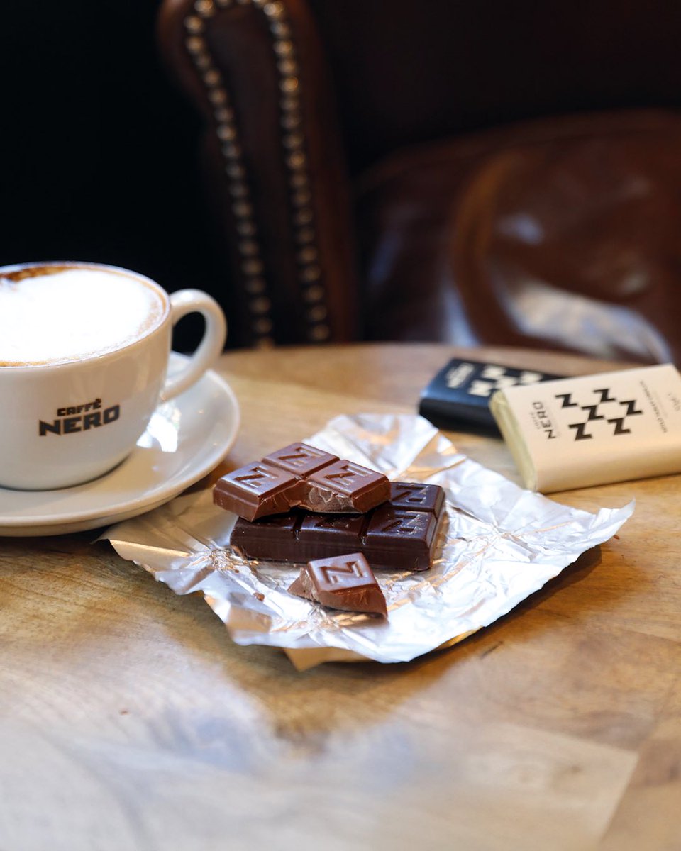 YENİ çikolatalarımızı denediniz mi?🍫🍫🍫 Hafta sonu keyfini kahvenin yanında çikolata ile katla☕

Senin favorin hangisi?
🤎 Sütlü Tablet Çikolata
🖤 Bitter Tablet Çikolata

#caffenero #caffeneroturkiye