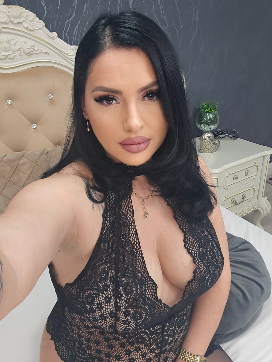 LaurenJensenLC's tweet photo. They say the best things in life are dangerous, addictive, and oh-so-wrong. Lucky for you, I’m all three. 😏💣

👉https://t.co/ye0WOyMCK6 📷

@chb_model

#Chaturbate #CamMilf #SexyLady #ReadyToSin #Online #SinWithMe https://t.co/HSl2GZ3op7