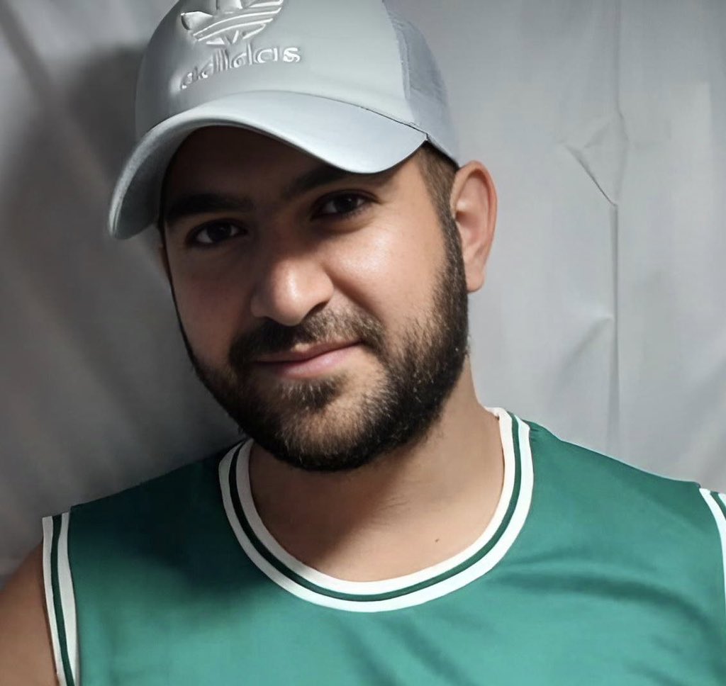 بی خبری از وضعیت سامان محمدی خیاره

#سامان_محمدی_خیاره که بیست‌وهشتم آذر ۱۴۰۳ پس از اذان صبح حکم اعدام وی به تعویق افتاد و به بند عمومی زندان قزلحصار کرج بازگشت، اما پس از سه روز طبق گفته هم بندیهایش مجددا توسط عوامل امنیتی از بند خارج شده و علی رغم گذشت دو هفته تا کنون به بند