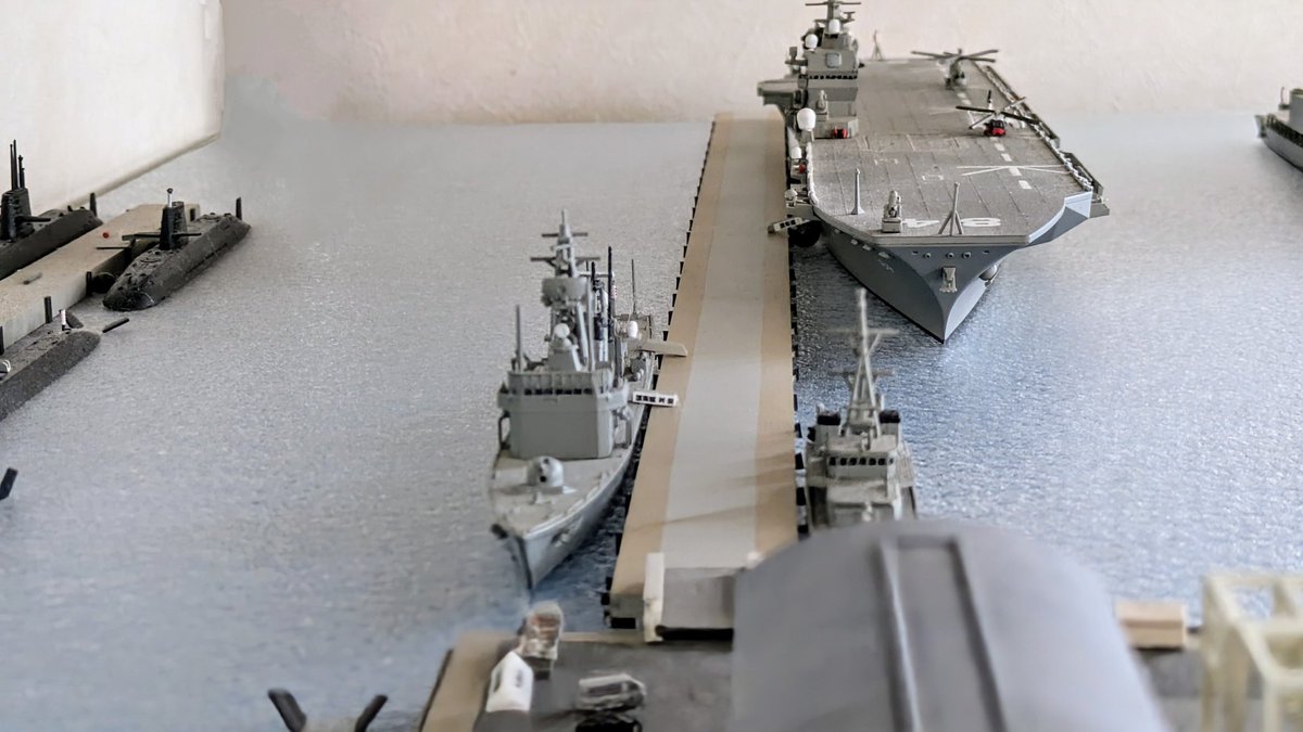 88fleetJMSDF's tweet image. #新春モデラー交流会2025
自衛艦艇しか基本的に作らないモデラーです。
ありそうな景色のジオラマと共に楽しんております。
#自衛艦隊模型