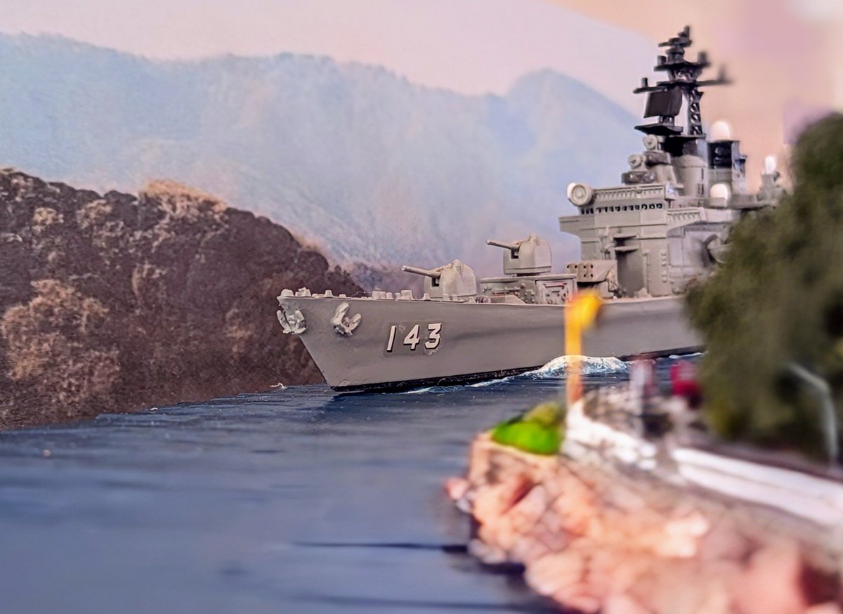 88fleetJMSDF's tweet image. #新春モデラー交流会2025
自衛艦艇しか基本的に作らないモデラーです。
ありそうな景色のジオラマと共に楽しんております。
#自衛艦隊模型