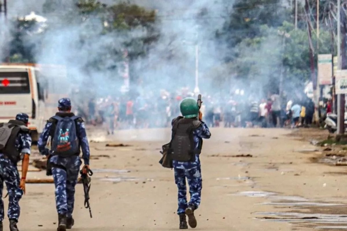 Frightening scenes in Manipur as Kuki-Chin narco-terrorists openly challenge law enforcement. Their brazen unlawful acts must be met with strong retribution.

<a href="/joyincal09/">JAIDEEP MAZUMDAR</a> 

swarajyamag.com/north-east/man…