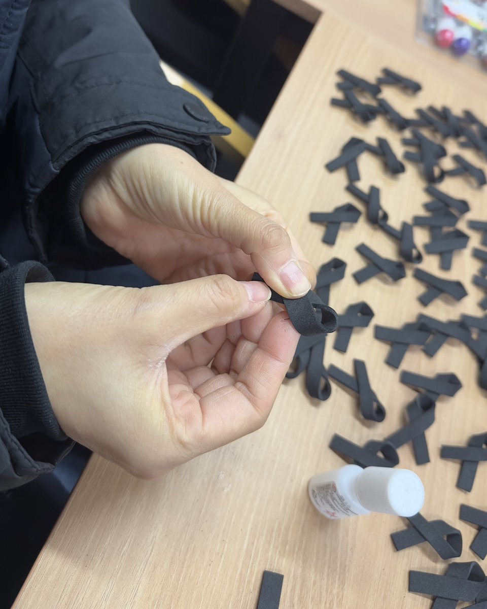 꼰벤뚜알프란체스코수도원
서울 용산구 한남대로 90
naver.me/5wWIdq5r

오늘 5시 반부터 수도원 앞에서 근조 리본을 나누어 드릴 예정입니다. 일정 되시는 분은 오세요.