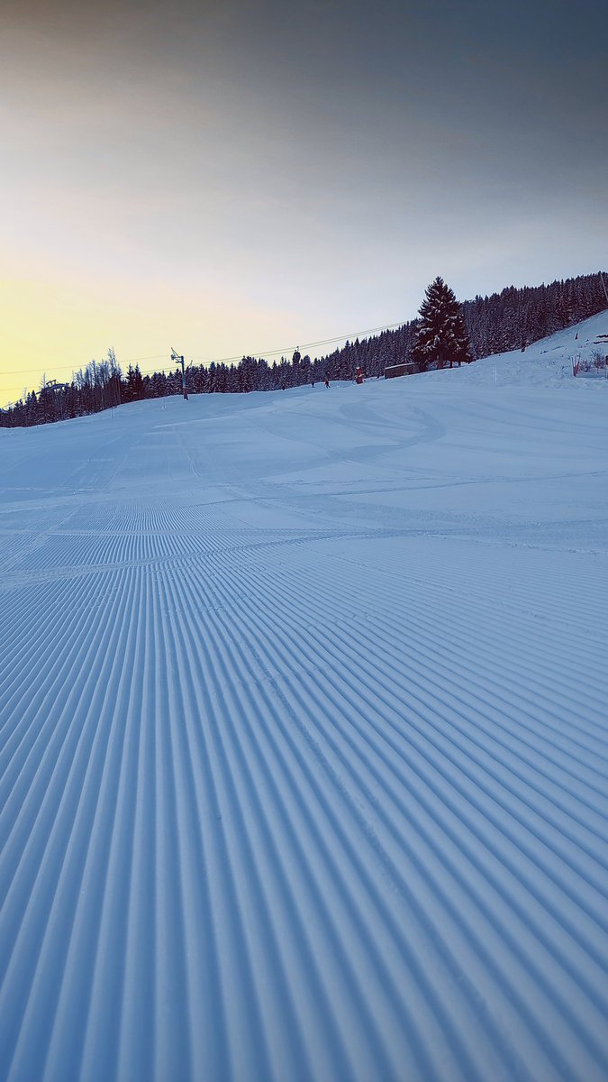 Lucky Saturday skiers! Fresh snow and nicely groomed pistes.

#courchevel <a href="/courchevel/">Courchevel Officiel</a>