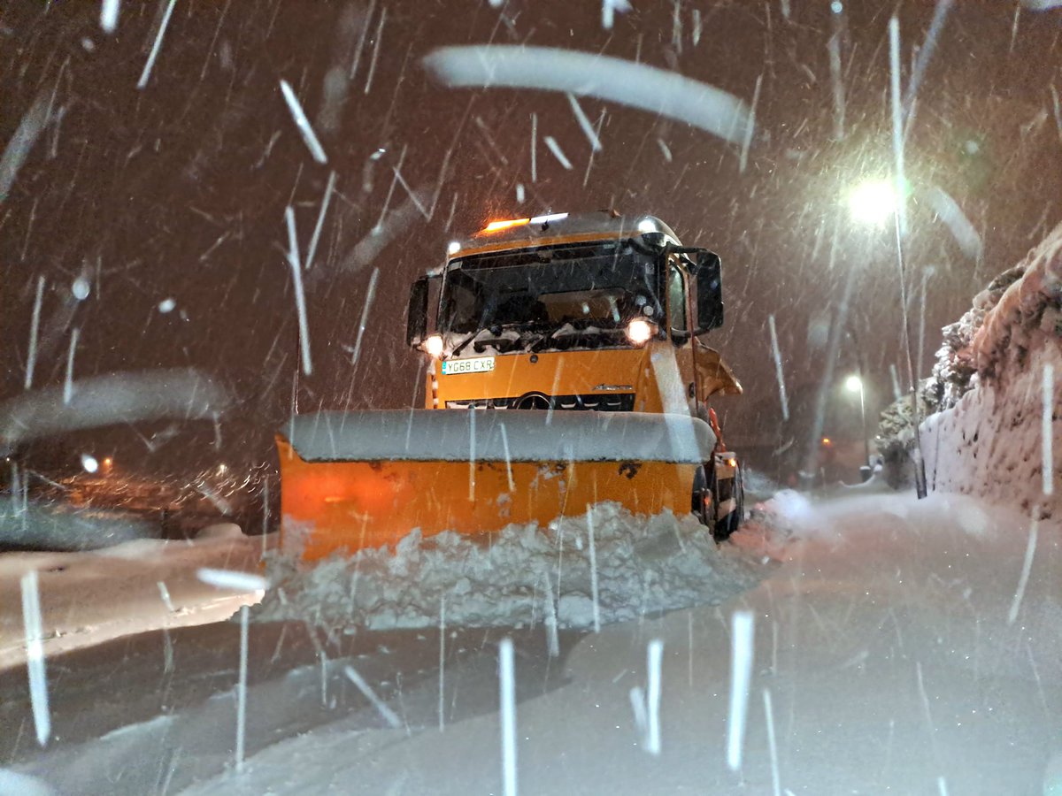 bradfordmdc's tweet image. The @metoffice has issued an Amber Weather Warning for snow that could affect our district from 9pm Saturday 4 January to 23.59pm on Sunday 5 January

Info about weather warnings, gritting, winter driving, help for those sleeping rough, power-cuts etc: orlo.uk/fPUrY