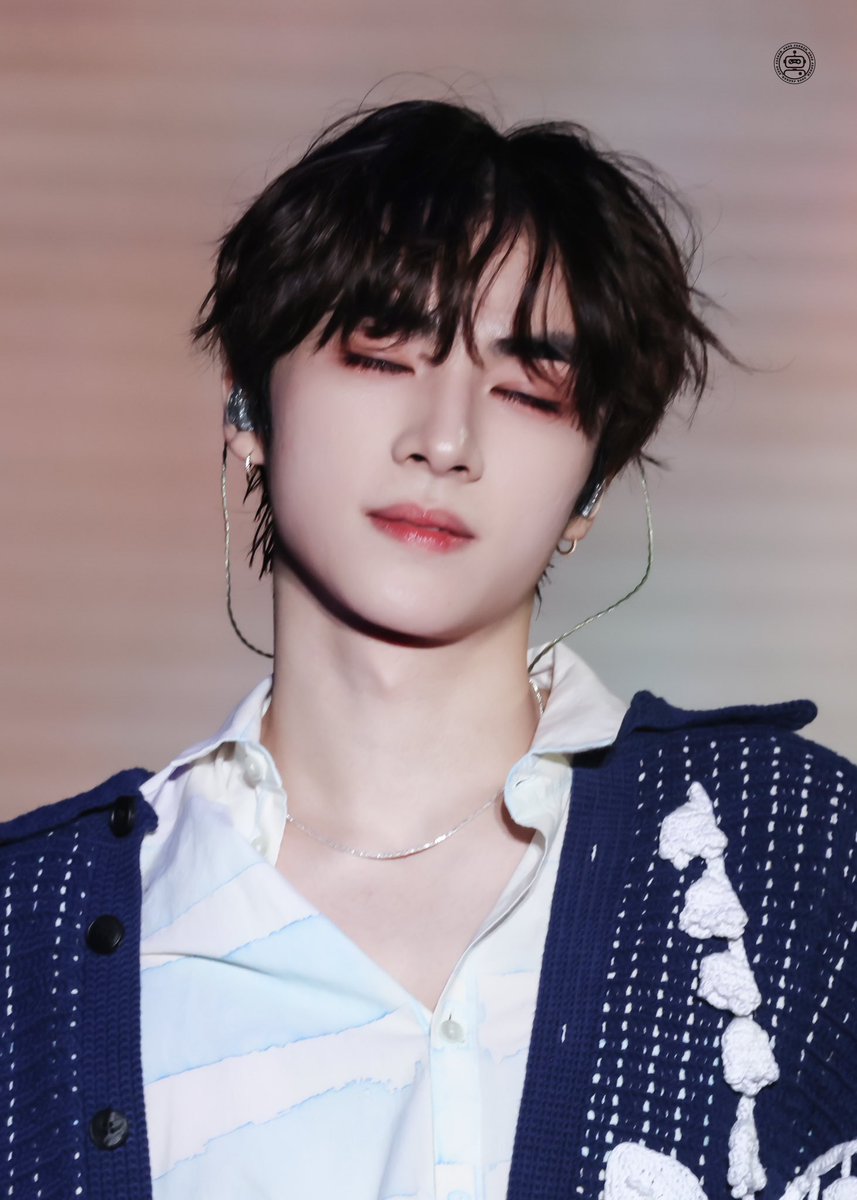 250104 On The Way in Hongkong

#肖俊 #XIAOJUN #샤오쥔
#WayV #威神V  #シャオジュン