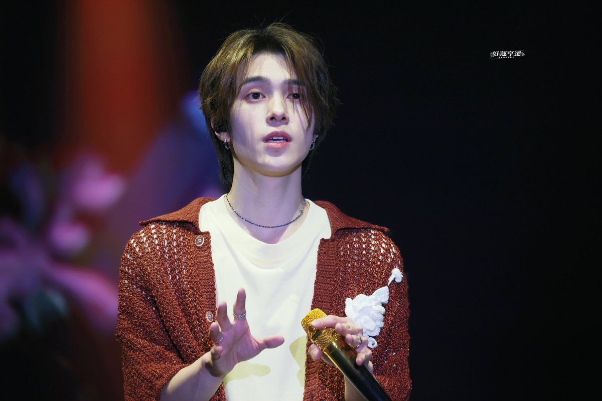 250104 on the way in HK

#Hendery #黄冠亨 #헨드리 
#WayV #威神V #웨이션브이