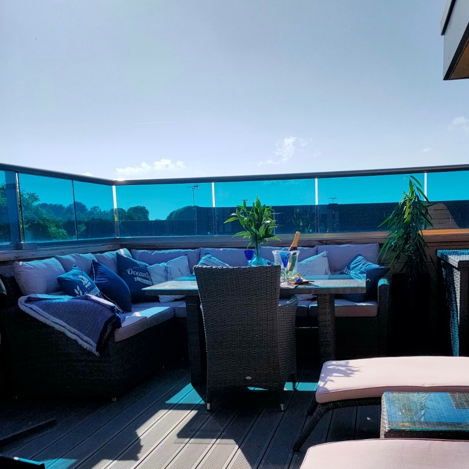 Balustrades aren't just practical; they're a design statement! Discover the perfect blend of safety  for your space. Call 01342 410411[balconette.co.uk/glass-balustra… ](balconette.co.uk/glass-balustra…  "/linkBuilder_6HZEB2p0LI0qZZICEy4ZnB")
.
.
.
#ArchitecturalCharm