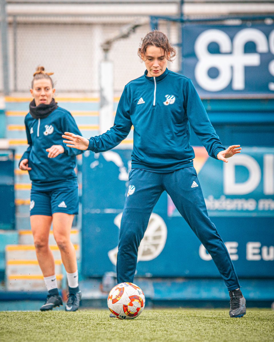 CEEuropa's tweet photo. 𝐒𝐞𝐧𝐬𝐞 𝐚𝐟𝐥𝐮𝐢𝐱𝐚𝐫 𝐞𝐥 𝐫𝐢𝐭𝐦𝐞 💪🏻

☀️ Entrenament matiner per acabar la setmana abans de tornar a les competicions.

#futfemcat #ViladeGràcia #SagradaFamília #2RFEFN https://t.co/6qgvJEvJNO