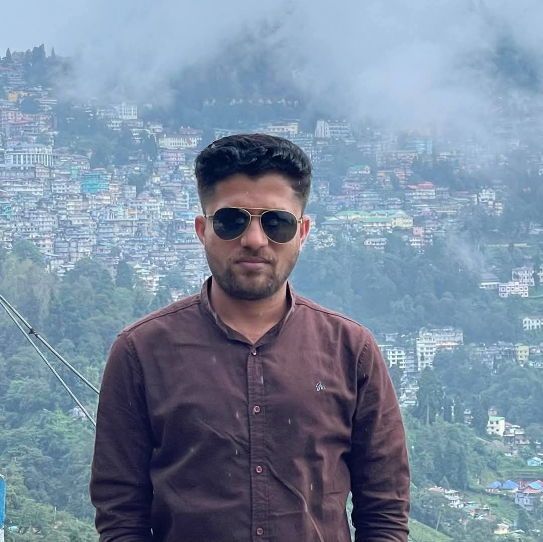 मुकेश चंद्राकर की हत्या सिर्फ एक व्यक्ति पर नहीं, बल्कि स्वतंत्र पत्रकारिता और लोकतंत्र पर हमला है.. 💔
यह घटना दिखाती है कि अपराधी बेखौफ हैं और तंत्र पूरी तरह विफल है।  
ऐसे अपराधों पर सख्त कार्रवाई और रोकथाम के कदम बेहद जरूरी हैं।  
21वीं सदी में ऐसी घटनाएं मानवता के लिए