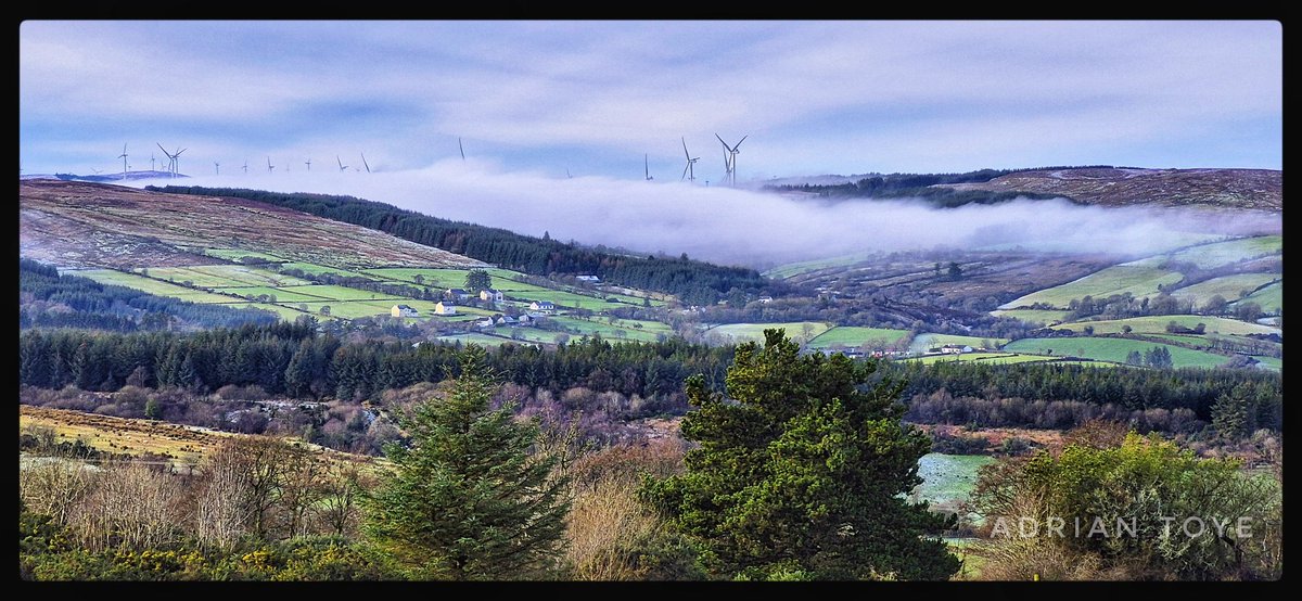 ATuathaigh's tweet photo. A very wintery sky over Cark Windfarm in Co. Donegal #Ireland #Donegal #winter https://t.co/O7dzhd8Jrm