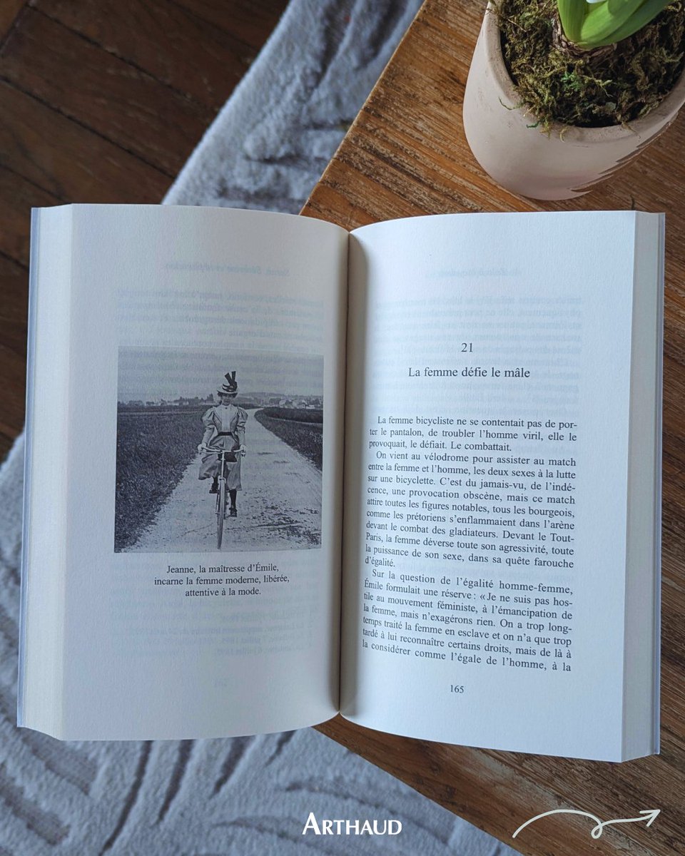 [Zola à bicyclette : Une passion, une révolution] 🚲

Dans "Zola à bicyclette", Jean-Paul Vespini explore la passion d'Emile Zola pour le vélo, symbole de liberté, d’émancipation féminine et de révolution sociale à Paris.

En librairie aujourd'hui ! ➡ bit.ly/3ZL5eU4