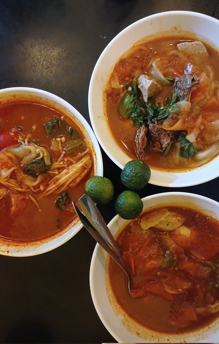 nozelism's tweet photo. Gpp dibilang makanan ga layak makan, pakan ternak, makanan sampah, dll yg penting support umkm, produk lokal, ga zionis, dan ga pake duit lu 😋 https://t.co/Wz3V11X3ow