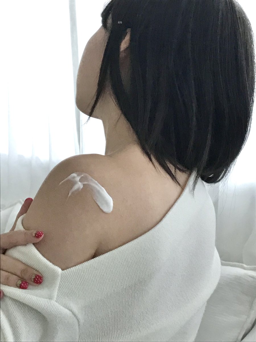 #광고 #RT 추첨
👼🏻존슨즈베이비 베드타임 로션 100ml🪻증정 (3인, 당첨자 발표 1/9)
 
손이 자주 가는 바디로션..🪽같이 써봐요💜
꽃 향기에 예민한 편인데, 이건 부드러운 라벤더 향기에 따뜻한 우유를 더한 향이에요 🧖🏻
 
포근한 향이 은은해서 특히 밤에 사용하면 잠도 잘 오는 기분.. 😴