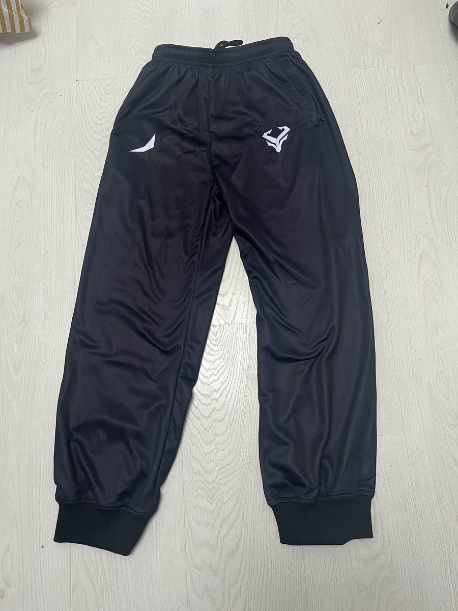 slowinllc's tweet image. Got @LLC_Esport merch !
@acusight