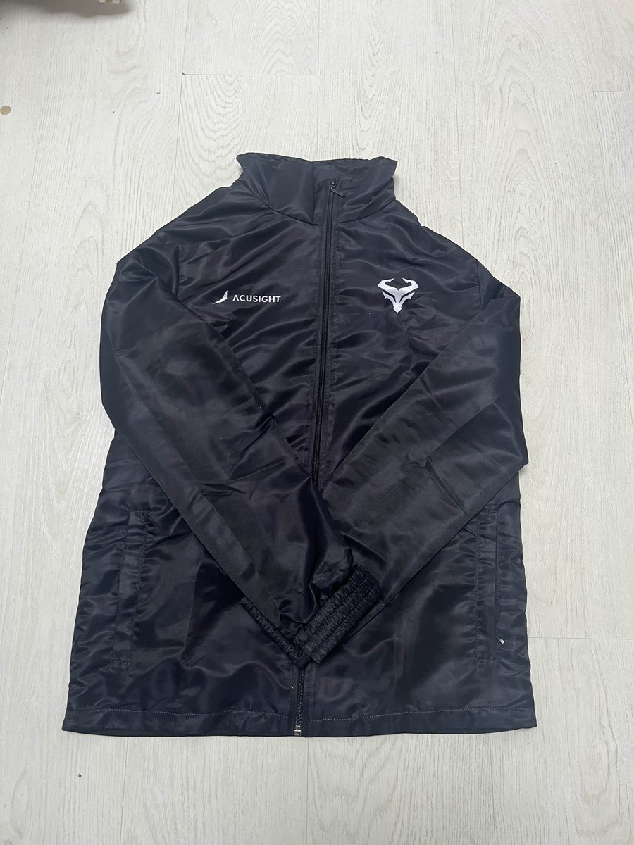 slowinllc's tweet image. Got @LLC_Esport merch !
@acusight