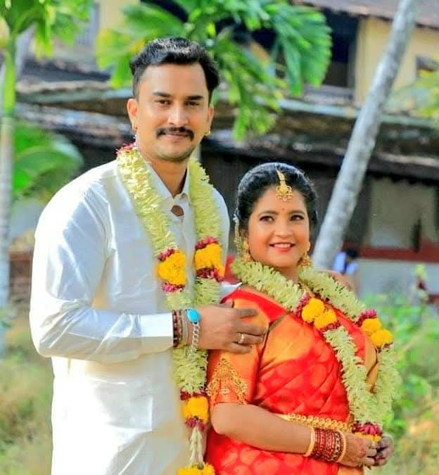 kayaldevaraj's tweet photo. January 5
Actress #ShubhaPoonja
#SumanthBillava 3rd Year Wedding Anniversary https://t.co/gcIQgmV5SB