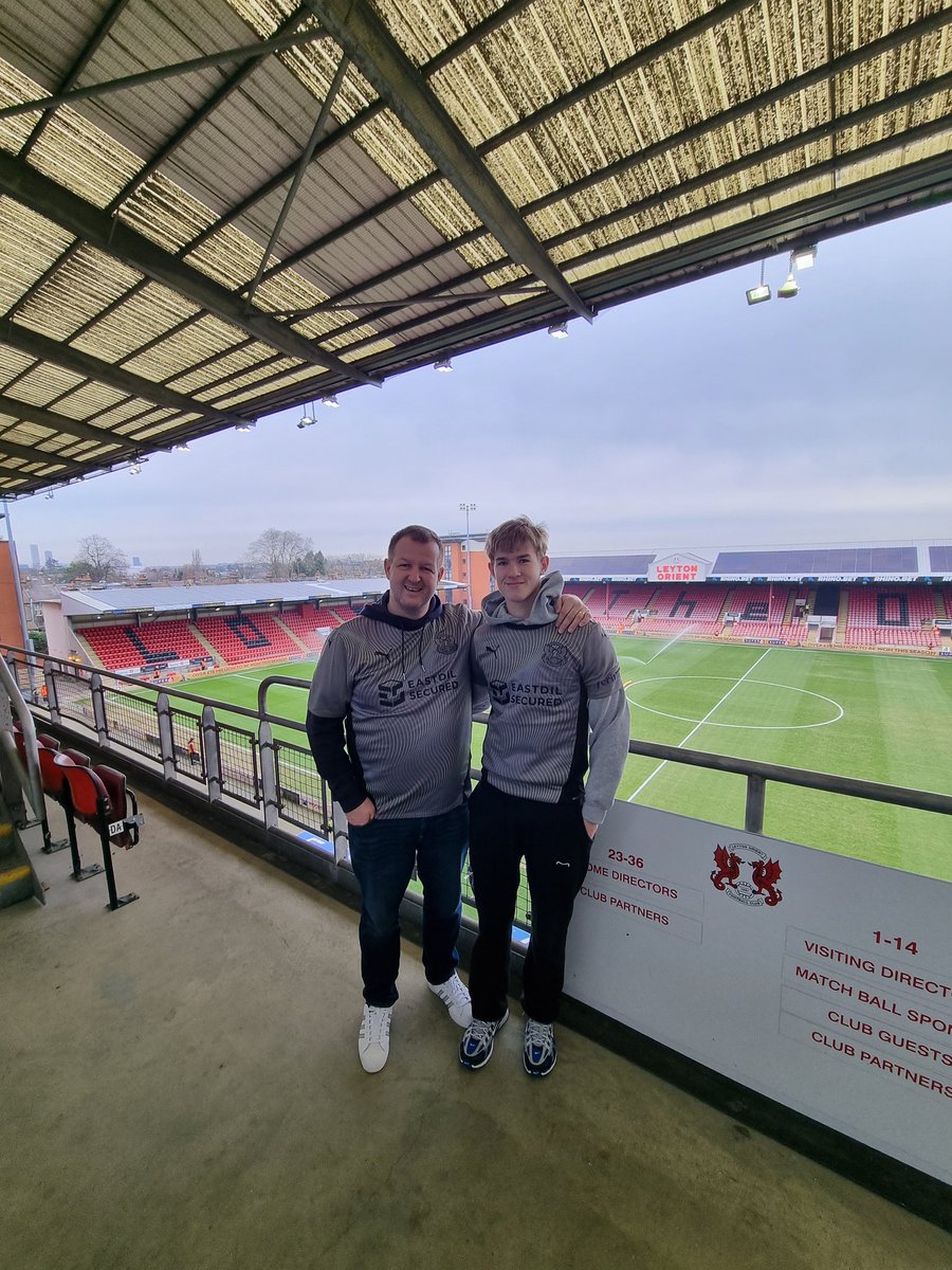 Þá erum við mættir á Brisbane Road! Svo gott að vera kominn heim! #LOFC #OneOrient #SkyBetLeagueOne