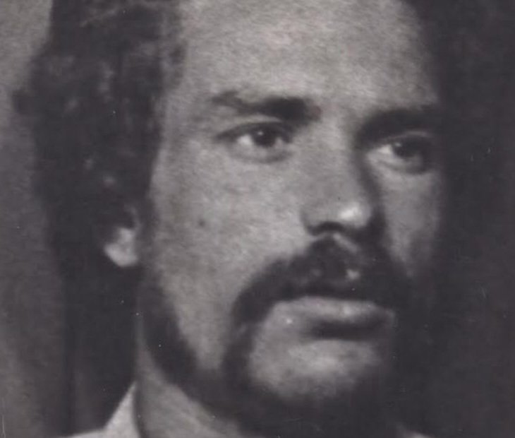 Oriol Solé Sugranyes va néixer el 4 de gener de 1948 i va morir assassinat el 6 d'abril de 1976
La publicació de la seva esquela al Diario de Barcelona va suposar a Josep Pernau, el director, una multa de 100.000 pessetes per part del cap superior de Policia.