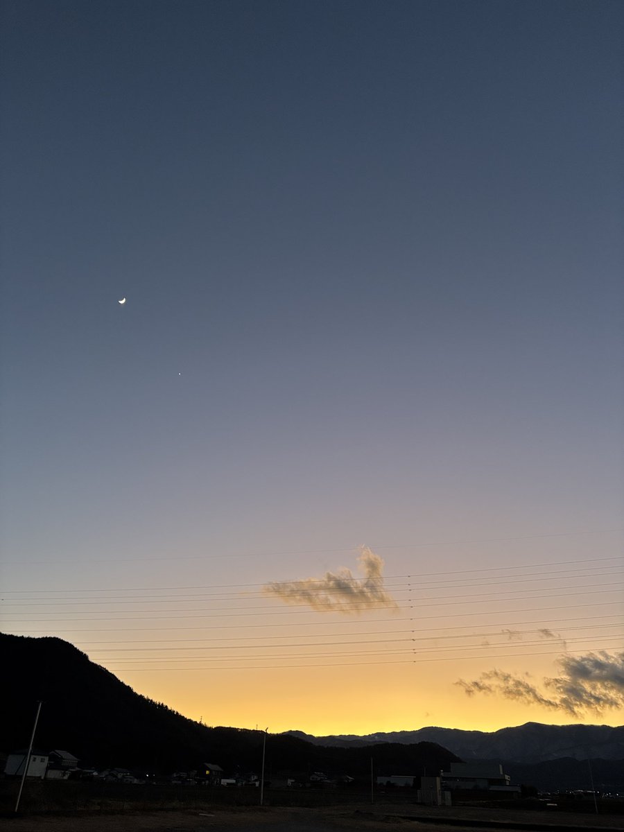 moon_no_11's tweet photo. 縄文遺跡から真冬の夕暮れの空を見上げる。うつくしすぎる。
そして、めっちゃ寒い。 https://t.co/E9CNCwe9b6