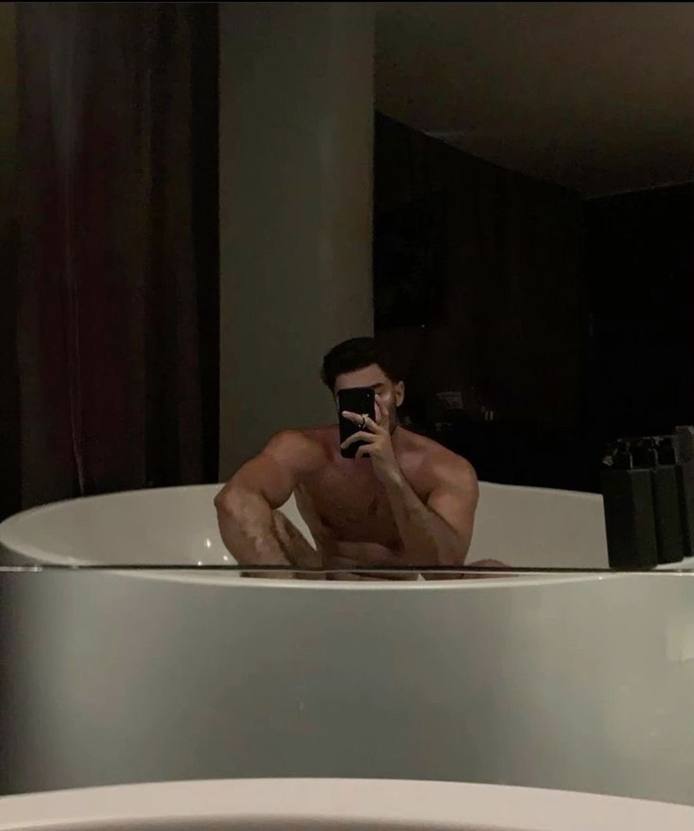 tinyacd's tweet photo. ALEX CLAREMONT-DIAZ???? https://t.co/T852iKSza4