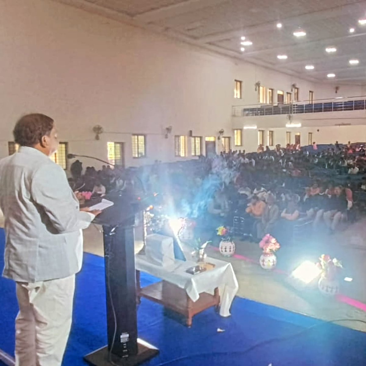 संथाली भाषा विकास में योगदान विषय में एल बी एस एम करनडीह जमशेदपुर में दो दिवसीय राष्ट्रीय सेमिनार का  आयोजन किया गया था कार्यक्रम में बतौर मुख्य अतिथि शामिल हुए ।
