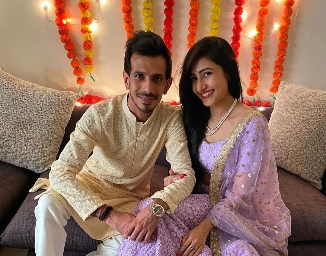 खत्म ओके टाटा बाय बाय.....गई 🤣😂
मैं तो 2 साल से कह रही हूँ जाएगी जाएगी लेकिन मेरी सुनता कौन है 😐😫
युजवेंद्र चहल के तलाक़ के लिए मैं सिर्फ़ और सिर्फ़ धन श्री को दोषी मानती हूँ। 
कुछ लड़कियों तो बूढ़े मर्दों से भी पैसे को लिए शादी कर ले रही हैं।
सिर्फ़ तलाक़ में मुआवजे के पैसों