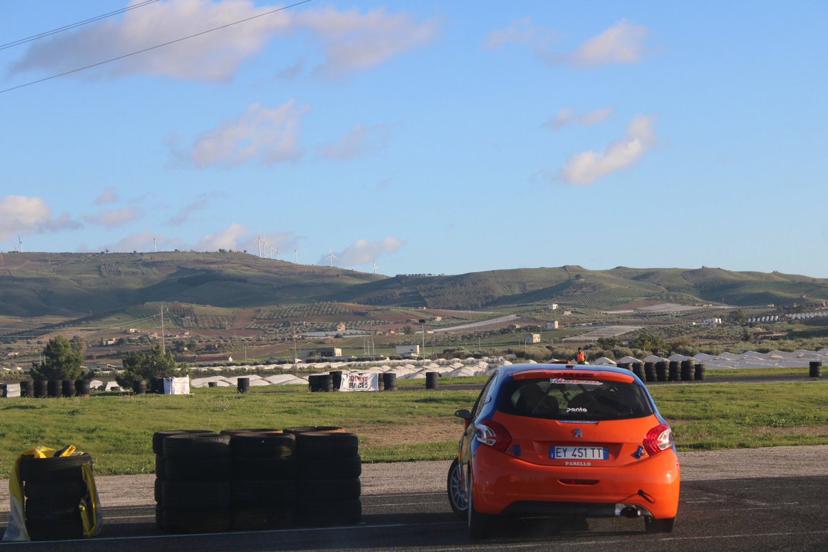 CesareDrc's tweet image. RallyChristmas #AutodromoConcordia 
Sergio De Leo - Ludovica De Leo 🇮🇹 
@Peugeot 2️⃣0️⃣8️⃣
#Nebrodiracing 
#Blueorange