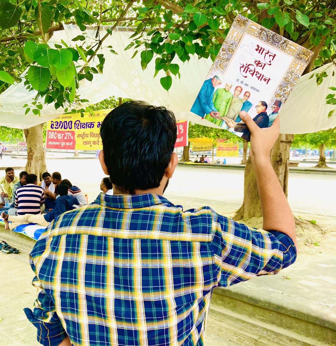 ये बाद सच है की 69000 शिक्षक भर्ती के आरक्षण पीड़ित अभ्यर्थीयों की आवाज पहले दिन से माननीय मंत्री आशीष पटेल जी और पूरा अपना दल(S)उठाता ही नहीं बल्कि संघर्ष के हर कदम साथ रहा है ।

👉माननीय मंत्री जी सही कहते है की वो सरदार पटेल के वंशज है मैं भी उसी परंपरा का पालक हूँ और सरदार