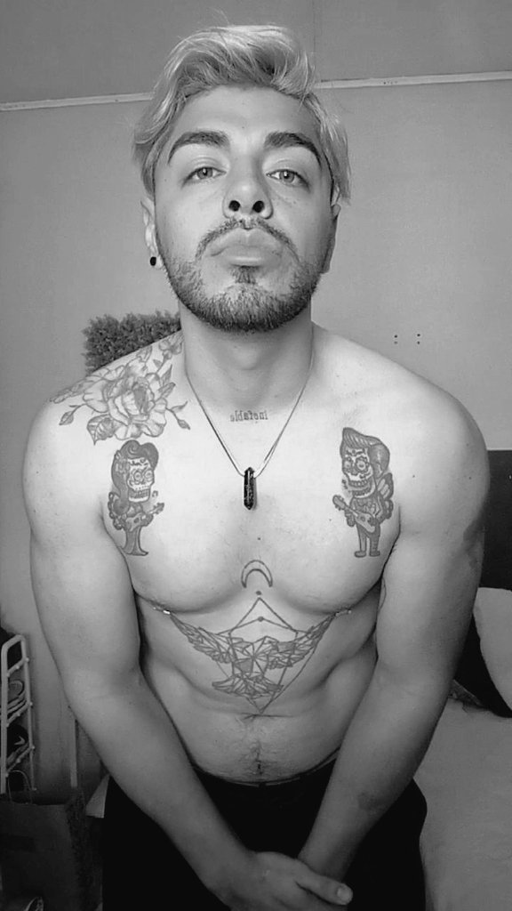 AndresMonrris's tweet photo. Me encantó la crop para el gym https://t.co/dITQ1DpnbY