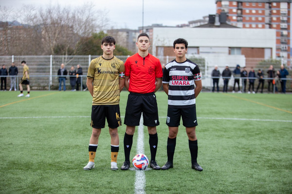 LengokoakKE's tweet photo. 🏆 𝙏𝙍𝙊𝙁𝙀𝙊 𝘾𝙀́𝙎𝘼𝙍 𝘽𝙀𝙉𝙄𝙏𝙊
 
📸 Primera semifinal Lengokoak 0-4 @realsociedad 

#aupalengo #trofeocesarbenito https://t.co/sgxz7TQh3H