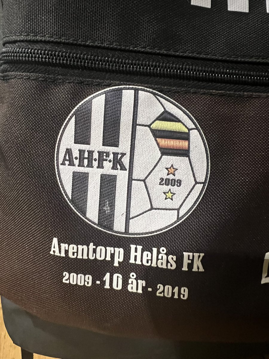 ALLIANSEN 2025

Sur förlust mot Vara SK i andra matchen 0-1.
En positiv insats dock.

🟠⚫️🟡