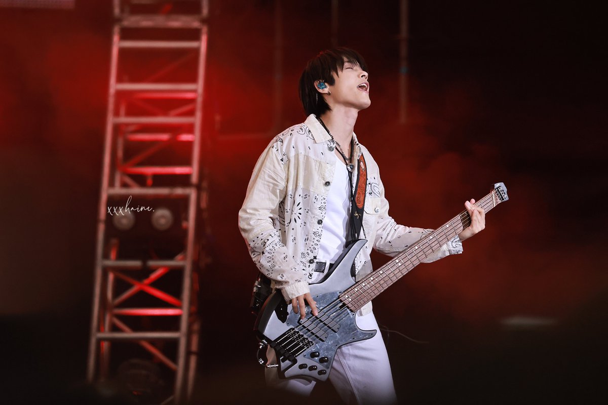 250104 FNC Band Kingdom 

고양이신🐈‍⬛🐈‍⬛

#이재진
#FTISLAND