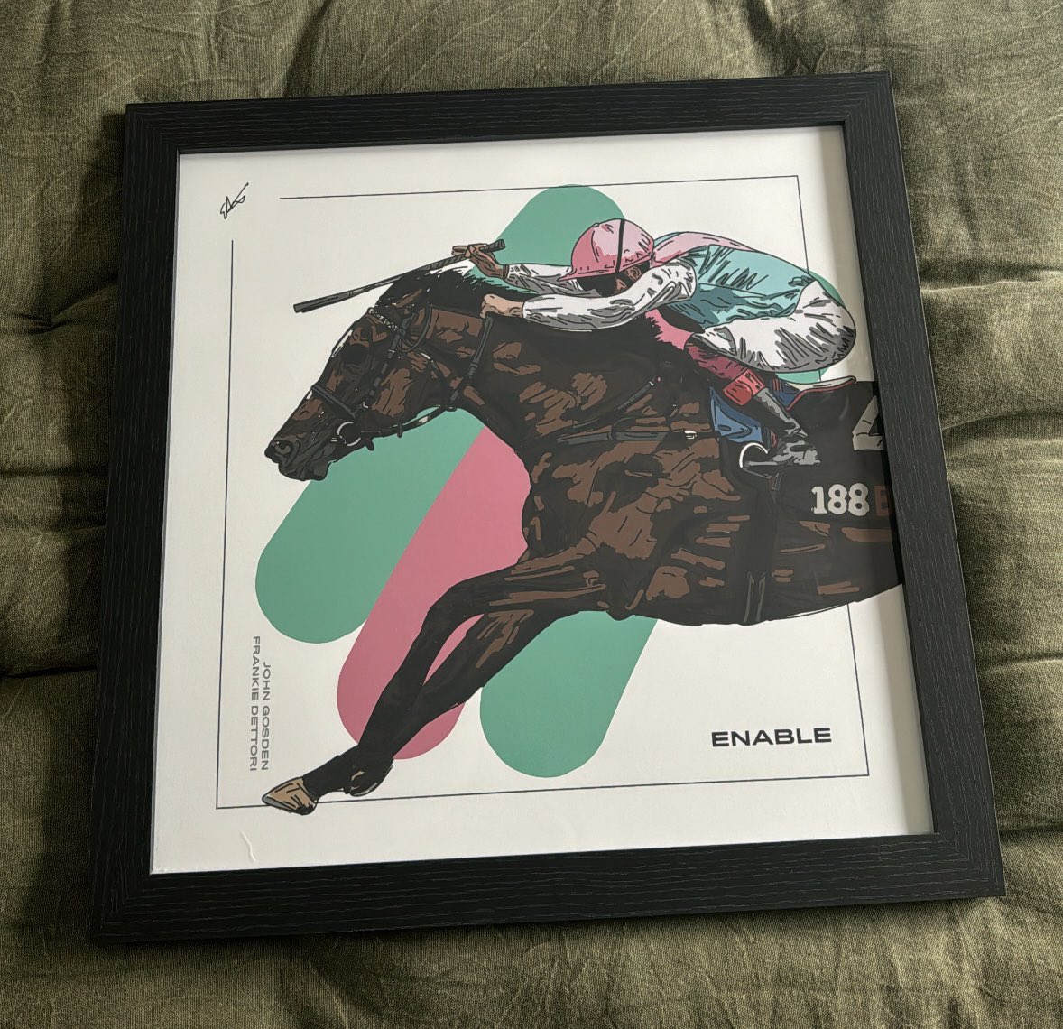 Racing_Tipster7's tweet photo. 🚨GIVEAWAY TIME🚨

It’s time for a new home for Enable 🩷💚

I’m giving away this lovely @FrankieDettori &amp; Enable Framed Picture 🙌

All you have to do is👇

TAP ❤️ &amp; 🔁RETWEET THIS POST

Minimum 25+ on each to go ahead 🤝

Winner will be drawn Sunday 12:00 ⏳

GOOD LUCK 🥳 https://t.co/uC6cra0Tdr