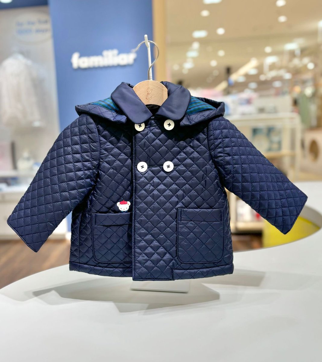 【拡散いただけると幸いです😭】先程北九州市小倉駅周辺で90サイズのファミリアのコートを落としてしまいました（ ;  ; ）初めてのアウターで大変思い入れがあり…色々なところに電話を掛けていますがまだ見つかっていません🥲💦もし見かけられた方がいらっしゃいましたらご連絡いただけると幸いです。