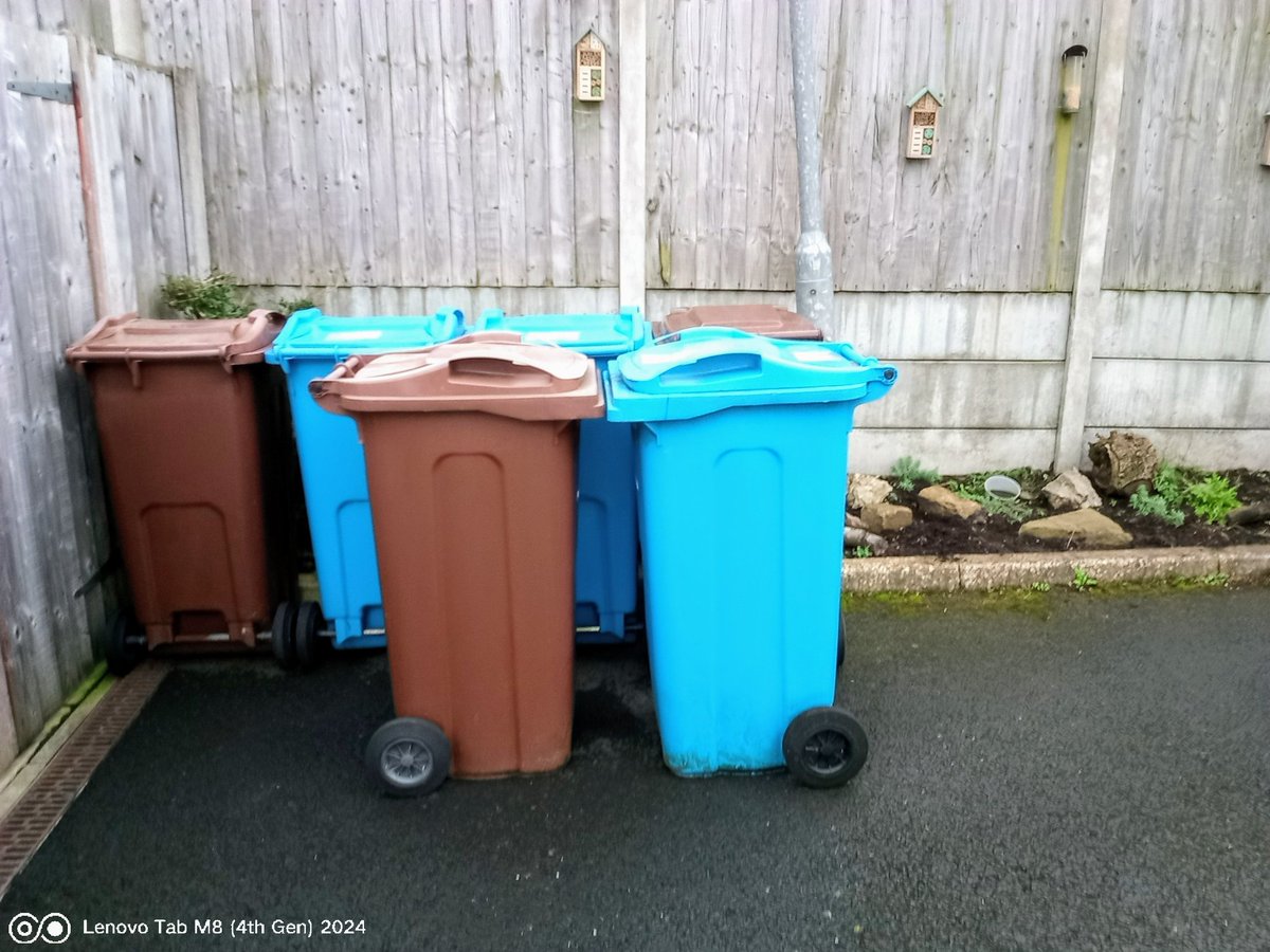 AndrewNoble16's tweet photo. Good morning @misshayleykay #producer @ShelleyBooth @BBC_Cumbria @BBCLancashire 
It's our revised #BinDay also #FyldeCoast I'm the #Binfluencer on our cul de sac our #Breakfast #star #presenter @Mike_Zeller1 got his correct #BinDay also this week #BinDay #WinDay ! Yay! 😊#recycle https://t.co/ttEwdrTTAQ