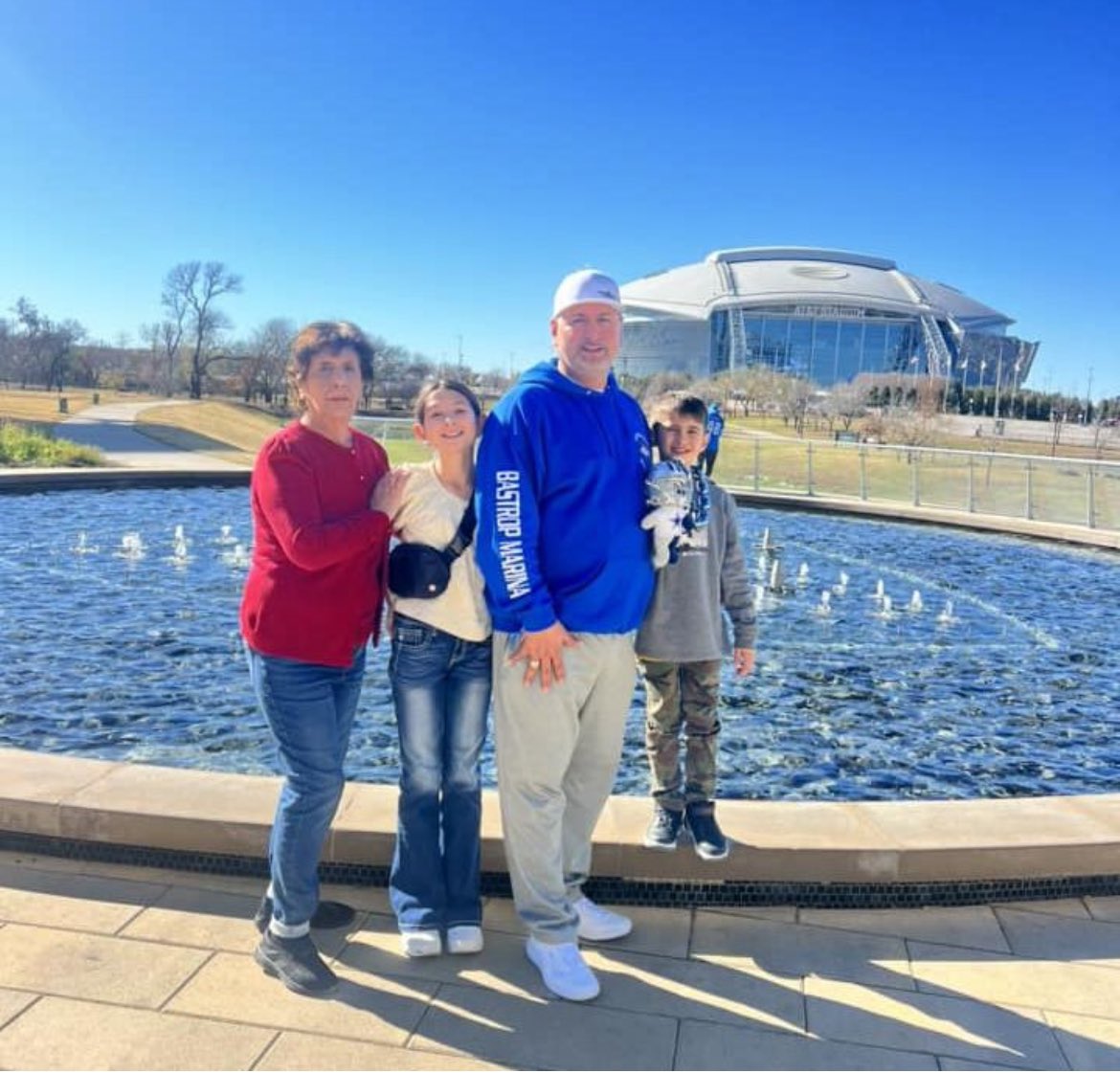 heister3136's tweet image. Happy new year mom ❤️ 
If your mom is still alive drop a heart ❤️ life is what money can’t buy , it can only bring happiness.

#AUSvIND #ViratKohli𓃵 #FineFaunart