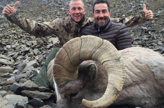 FrancFranssais's tweet image. Fallait le laisser ce tueur d&apos;animaux sauvages
#LucAlphand
#BanTrophyHunting
#ExposeTrophyHunting 
#AnimalTrophies
#StopAnimalCruelty
#StopKill4Fun
#AnimalsLivesMatter
#Bastards🤮🤮🤮
 #Murderers
#Slaughterers
