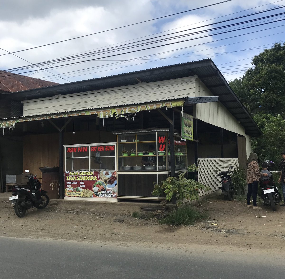 Makan siang perdana 2025 di 

RM Wajib Usaha Eungkot Paya
0852-6051-3442
g.co/kgs/Y6LYWhR

menu Eungkot Paya dan Boh Itek peuleumak’ 2 Porsi ini cukup bayar 30rb rupiah. #kulineraceh