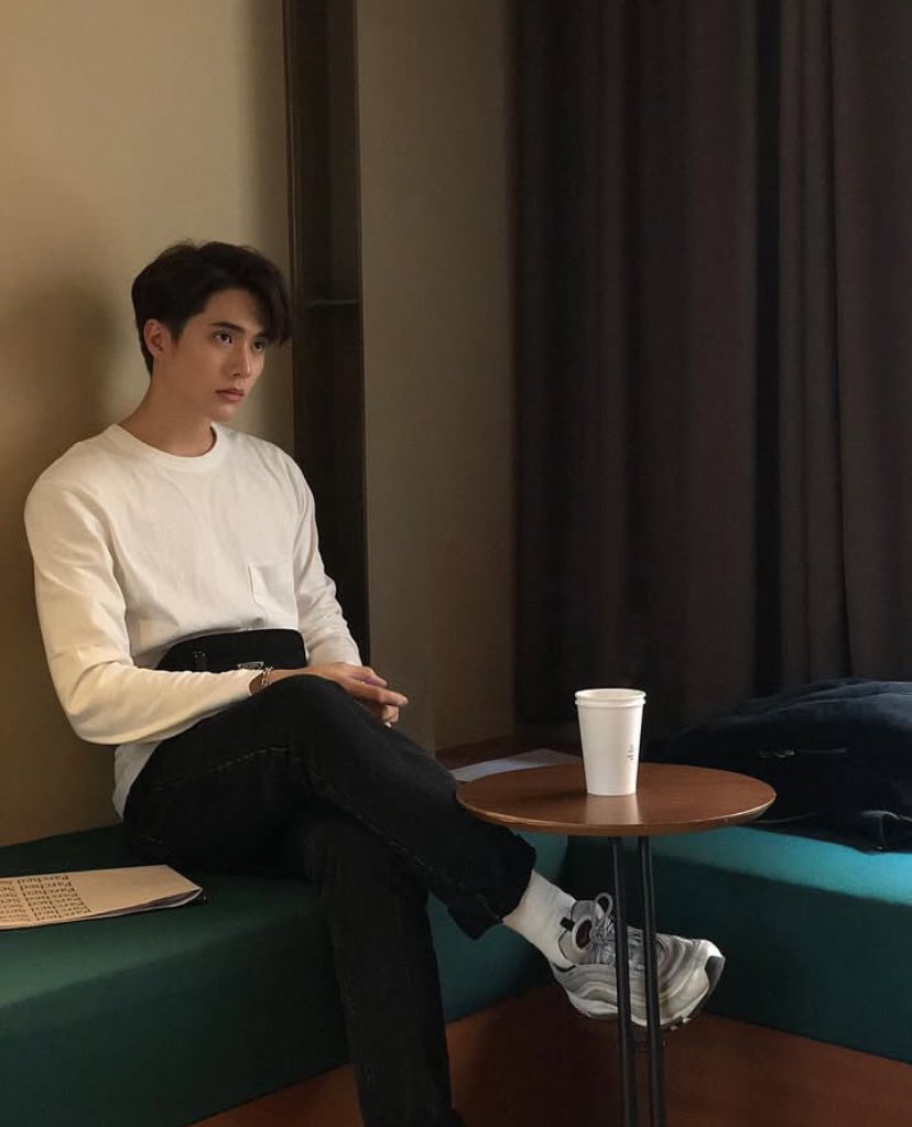 macruvers's tweet image. terima kasih Tuhan telah membiarkan fosil dinosaurs terdegradasi dan menjadi minyak bumi yang digunakan untuk bahan bakar mobil yang membawa mamanya sarin ke rumah sakit untuk menghadirkan seorang SARIN RONNAKIAT di bumi ini pada 30 tahun yang lalu