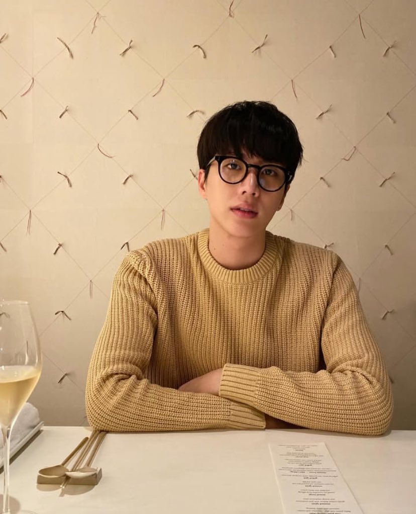 macruvers's tweet image. terima kasih Tuhan telah membiarkan fosil dinosaurs terdegradasi dan menjadi minyak bumi yang digunakan untuk bahan bakar mobil yang membawa mamanya sarin ke rumah sakit untuk menghadirkan seorang SARIN RONNAKIAT di bumi ini pada 30 tahun yang lalu