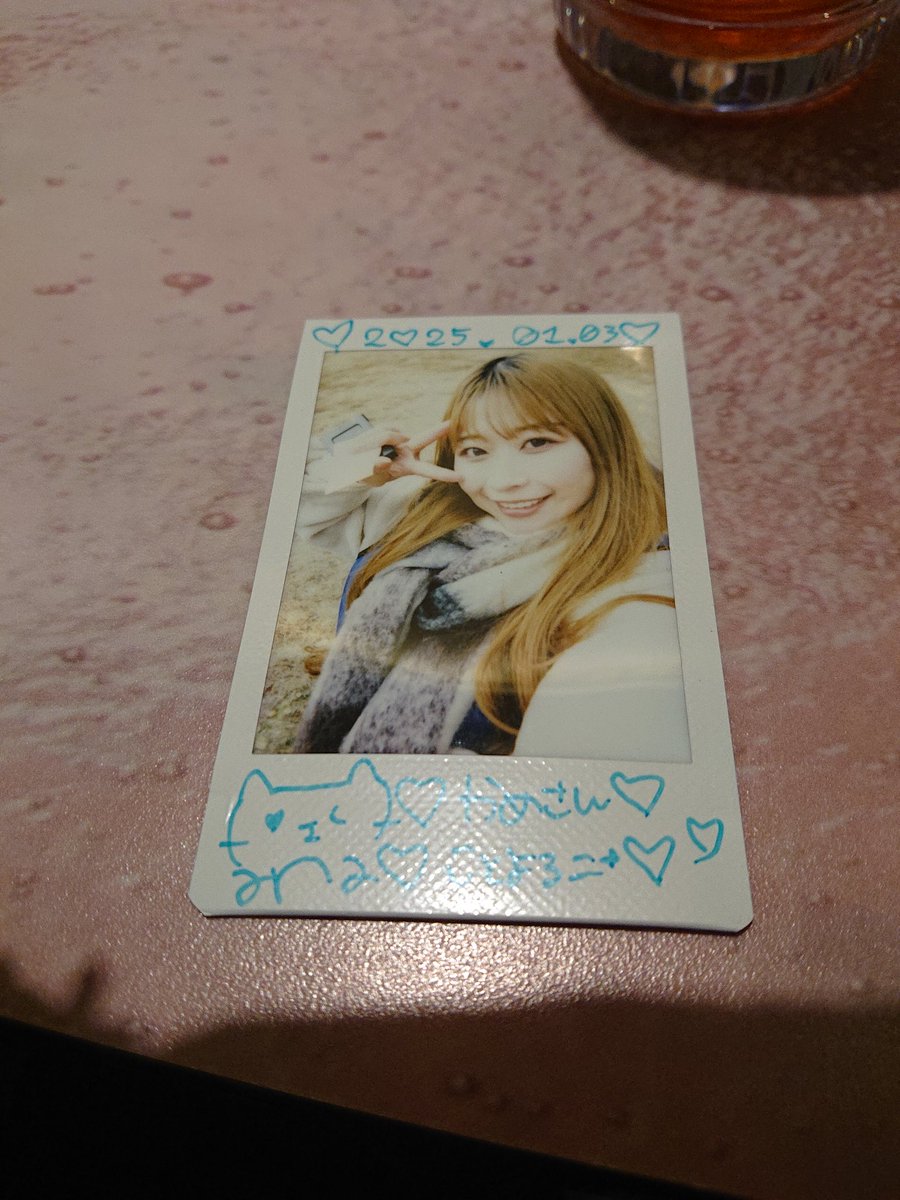 kamesan0120's tweet photo. 久しぶりに呟きます。
2025/1/3  #フレッシュ撮影会 
新年1000円 #ダイサツ に参加してきました。
モデルさんではなくスタッフの
 #蒼猫いな さん とチェキを…本人のポストと同じ構図ですが何気に凄いです。(チェキを自撮りで撮影しておりました。) https://t.co/THq3mFQmL6