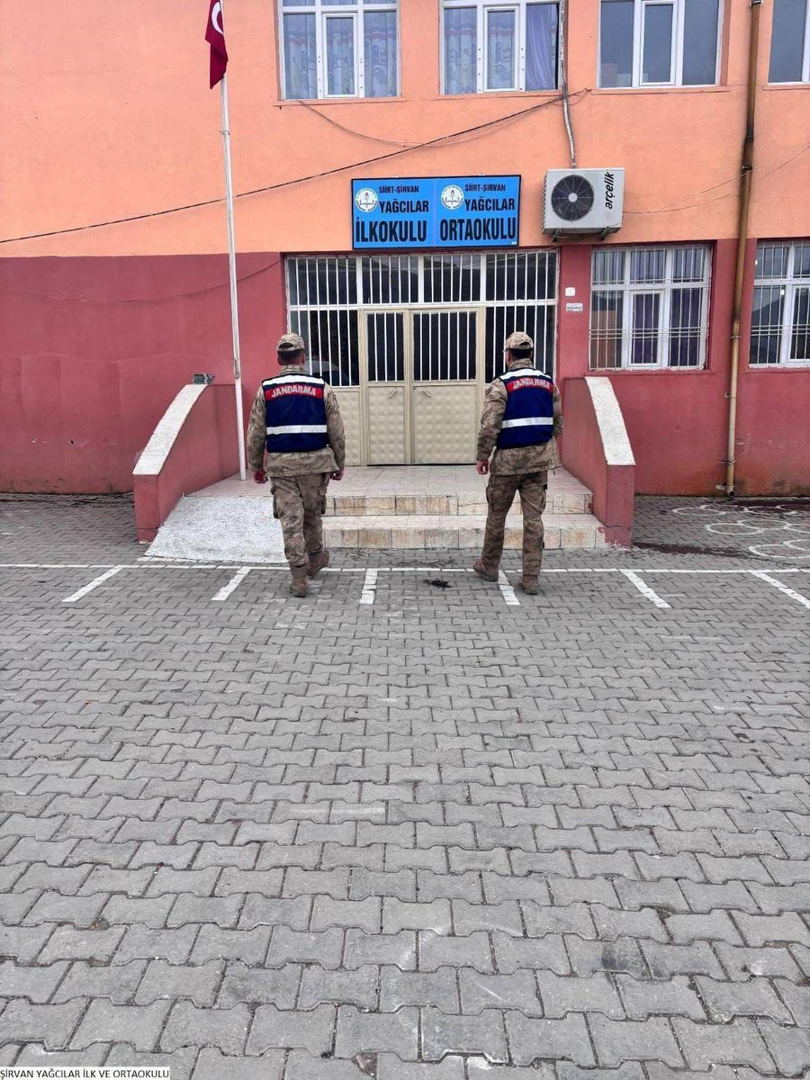 siirthaberim's tweet photo. Siirt'te 30 Aralık 2024 - 03 Ocak 2025 Tarihlerinde ;
Çocuk ve Gençlerin Korunmasına Yönelik Okul Çevreleri Denetim Uygulamalarında :
📌 420 Okul çevresi,
📌 52 Yurt çevresi,
📌91 İşyeri,
📌85 Metruk Bina,
📌766 Araç ve
⛔ 2881  GBT sorgulaması yapıldı. https://t.co/0fBtNGfGFJ