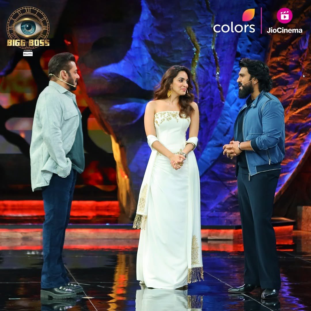AravindRCF's tweet photo. Favorite Pair #KiaRam
BHAI milenge Aaj ke #BiggBoss18 Weekend ka var Episode mein π₯π₯
@AlwaysRamCharan @BeingSalmanKhan @advani_kiara
#GameChanger β€οΈβπ₯ #RamCharan #KiaraAdvani https://t.co/ceWcxKlcG9