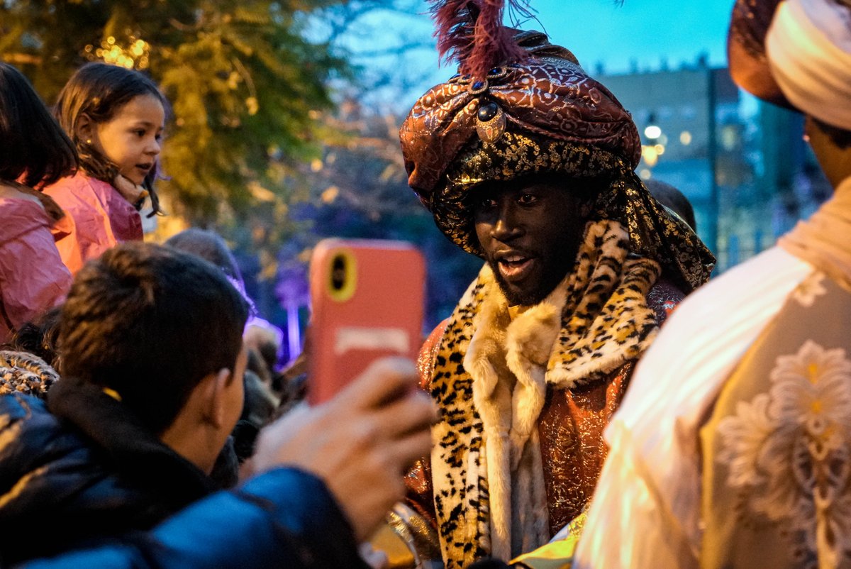 BCN_SantAndreu's tweet photo. 🐫 Ses Majestats els Reis d'Orient ja han enllestit tots els detalls per poder repartir milers de regals 🎁 a Baró de Viver, la Trinitat Vella, el Bon Pastor, Navas, Congrés-Indians i Sant Andreu i la Sagrera.

ℹ️ Consulta aquí horaris i recorreguts! 👇
https://t.co/3X5Z0SqEBy https://t.co/8rQUpJP4wg