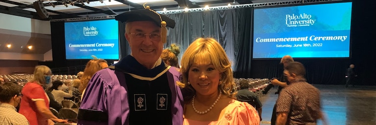 還是欺哥報的喪！
小酒窩是欺哥的大金主
這次欺哥真的傷心了
禍不單行啊！
😬😬😬
不知道小酒窩的棺材裏
是否如她所願
放滿了她欺哥的照片
🤔