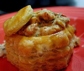 Recette de bouchées à la Reine garnies de mousse de saumon champignons et son sabayon au Sauternes #bouchéesalaReine #Bouchée à la #Reine #mousse #saumon #champignons #sabayon #Sauterne   …e-maison-comme-autrefois.blogspot.com/2013/12/recett…