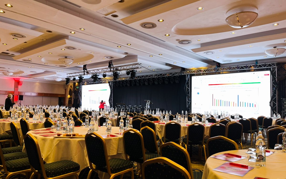 pa_hire_oxford's tweet image. We can supply production for any event. This is a corporate event we provided the technical equipment for. Included in the setup was a two large led video walls, lighting, rigging, sound, staging and av and crew. #LED_Screens #Lighting #Staging #Sound