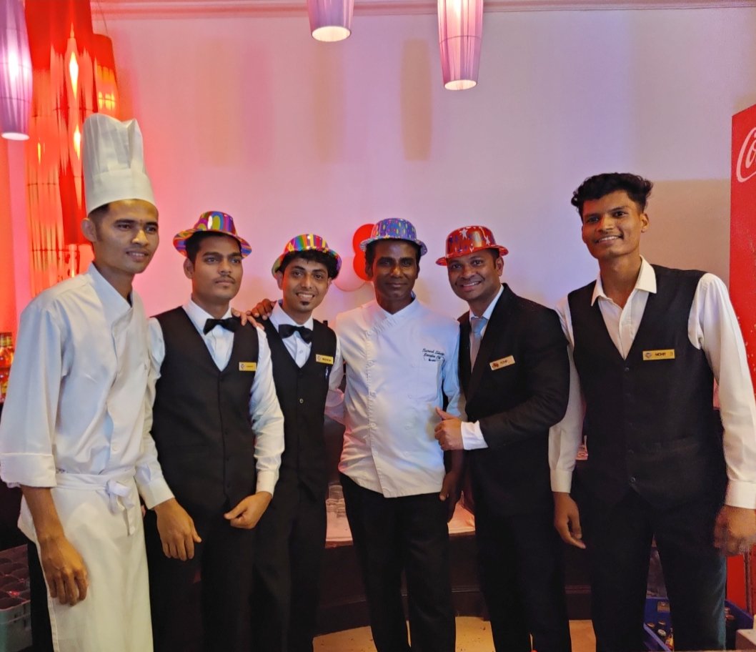SureshShetty12's tweet photo. "Heartfelt and Inspiring New Year wishes to spread positivity and joy in 2025"
#NewYearCelebrations
#FriendsColleagues 
#HotelOperations 
#FoodAndBeverage 
#Hardwork #Happiness 
#FunAndJoy #Vibes 
#Instagram #Facebook
#GreatEventHappyMoment https://t.co/B5pLWwkbLS
